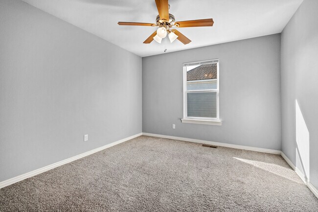 Building Photo - 1342 N Sicily Ln