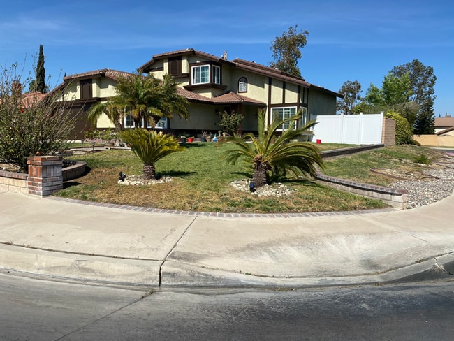 Building Photo - 2247 N Driftwood Ave