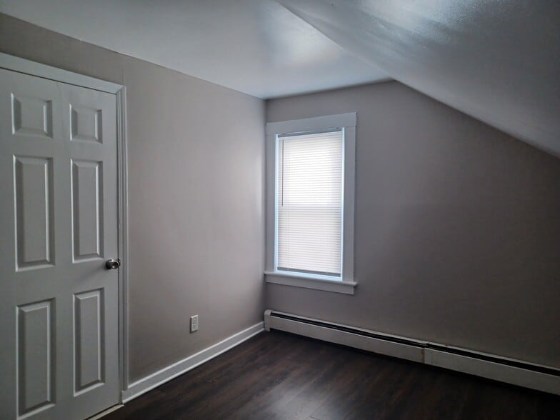 Building Photo - 39 Grove St