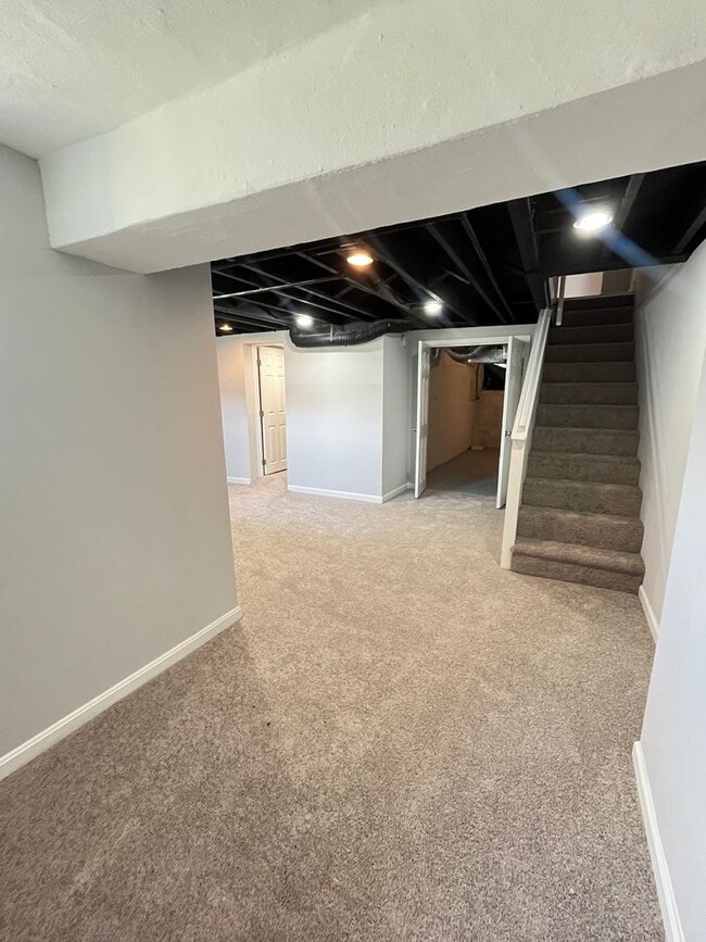 Building Photo - West Baltimore 4 Bedroom 1.5 Bathroom Town...