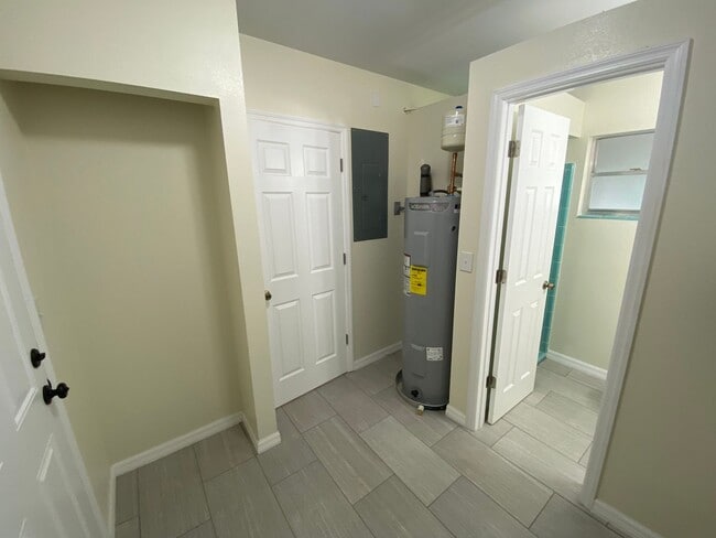 Building Photo - Clean two bedroom two bath with Office and porch