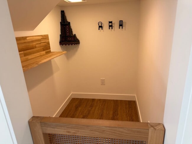 Building Photo - STUNNING THREE BEDROOM PLUS OFFICE MARINER GREEN CONDO WITH GREAT OUTDOOR SPACE