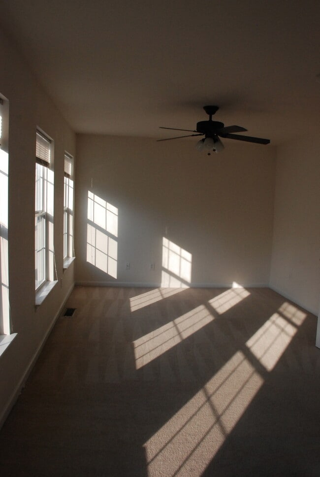 Building Photo - 610 Jessica Cir
