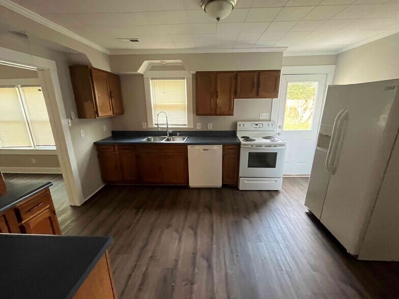 Building Photo - 603 Rock St SE