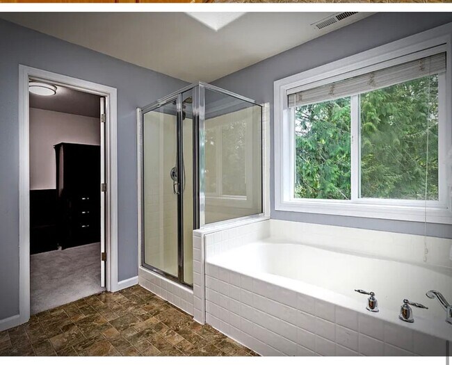 Building Photo - * FULLY FURNISHED * -3 levels, 7 bedrooms , lower level apartment with separate entrance *Home ba...