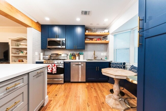 Building Photo - 4511 Acacia St