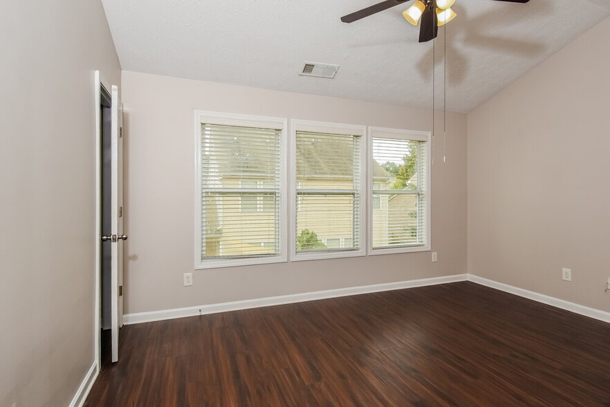 Building Photo - 701 Sweet Spice Way