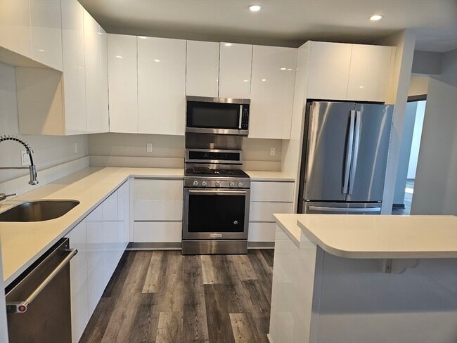 Building Photo - 145 Newbury Ave