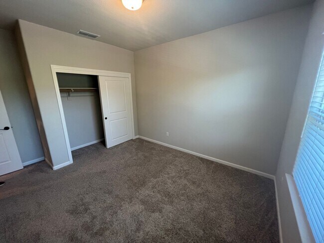 Building Photo - 3 Bed / 2.5 Bath | Rocklin Townhome