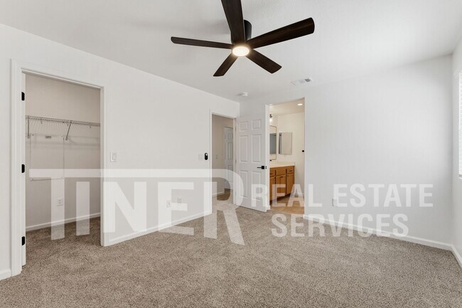 Building Photo - 3961 Martis St