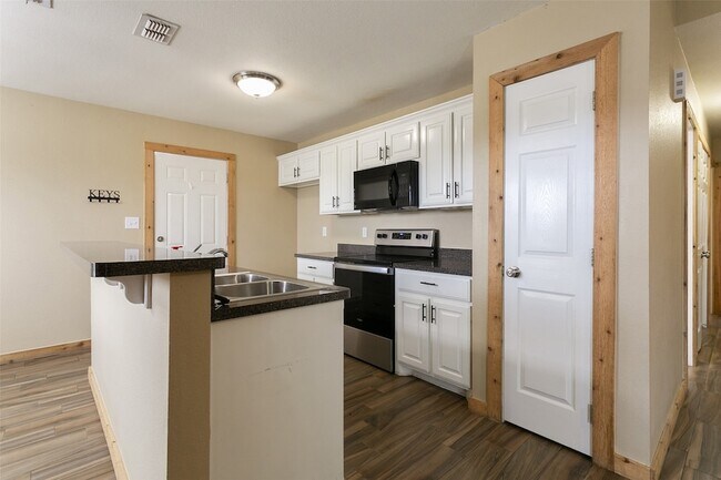 Building Photo - 608 Mesquite Dr