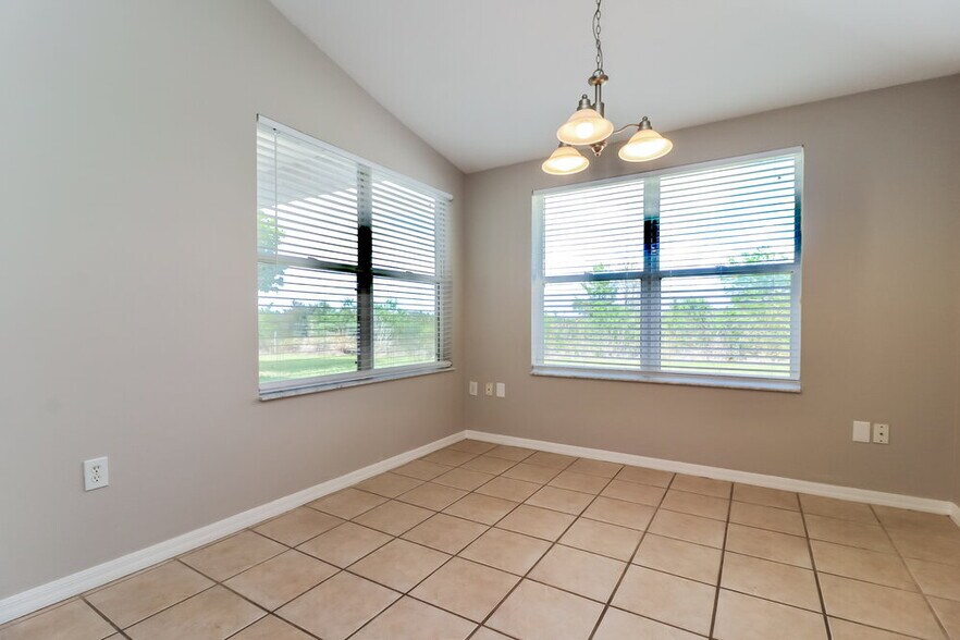 Building Photo - 4545 Marchmont Blvd