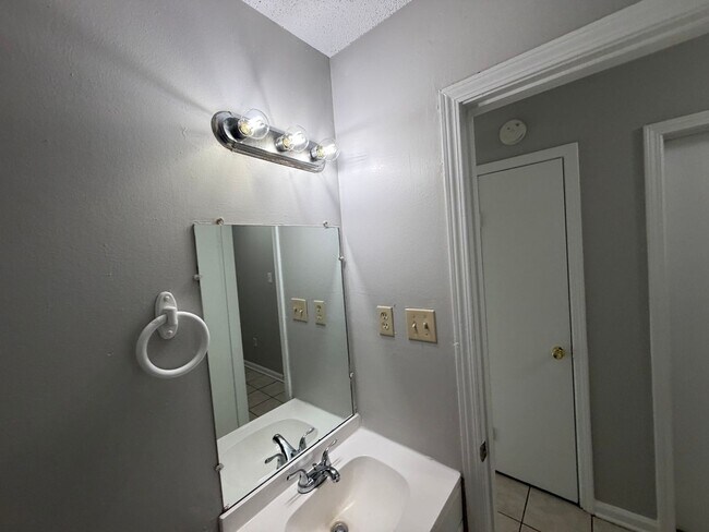 Building Photo - 5596 Karen Dr