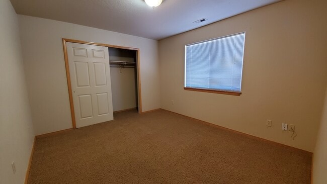 Building Photo - 1642 Columbine Village Dr