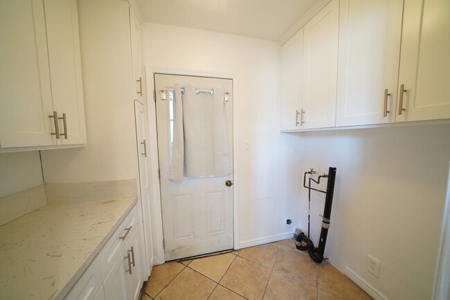 Building Photo - 13719 San Pedro St