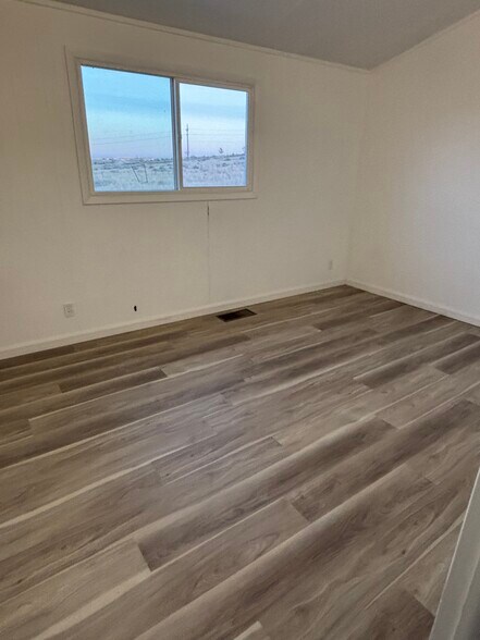 Building Photo - 425 8th Ave W