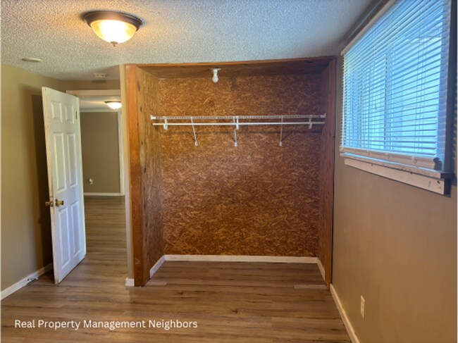 Building Photo - Large and Sunny 3 Bed 1 Bath Home Available for Rent in Edmore