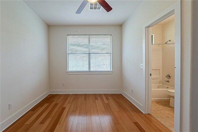 Building Photo - 13420 Lyndhurst St