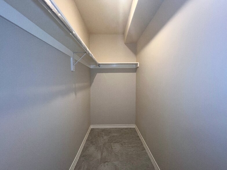 Building Photo - 2904 E Lyon St