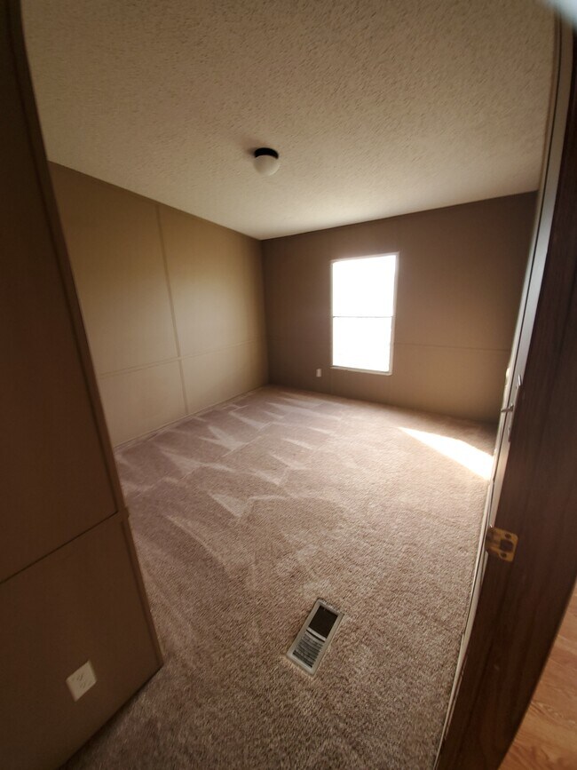 Building Photo - 4823 Drake Rd