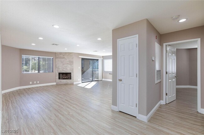 Building Photo - 5058 S Rainbow Blvd