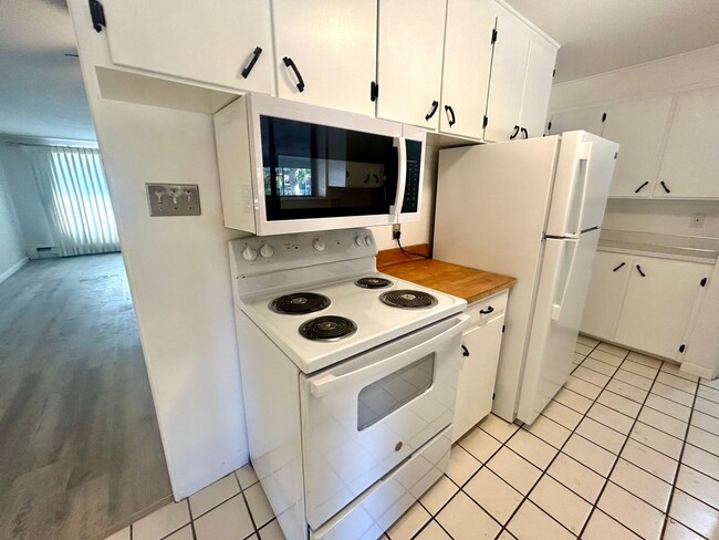 Building Photo - 4 Bedroom Ranch House - Prime Location Minutes from Cherry Creek!