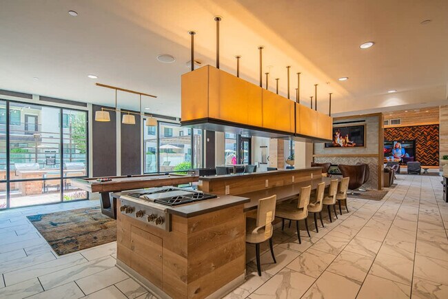 Building Photo - 730 E Marlette Ave