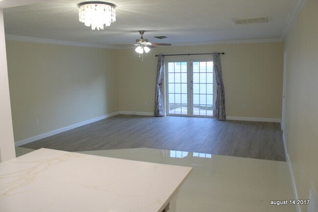 Building Photo - Charming 3 bedroom 2 bath in North Clearwa...