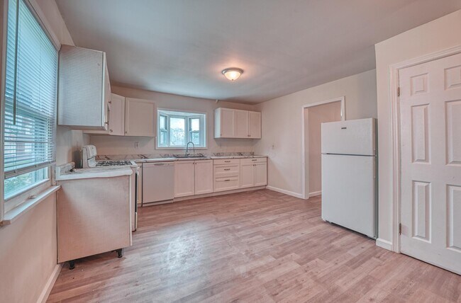 Building Photo - 1139 Miller Ave