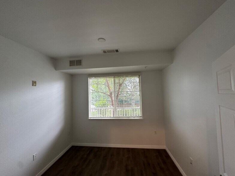 Building Photo - 2672 S Cathay Way