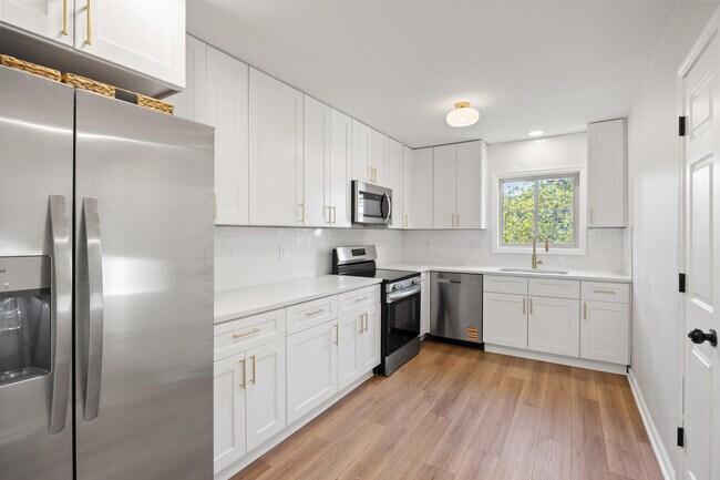 Building Photo - 3368 Montavesta Rd