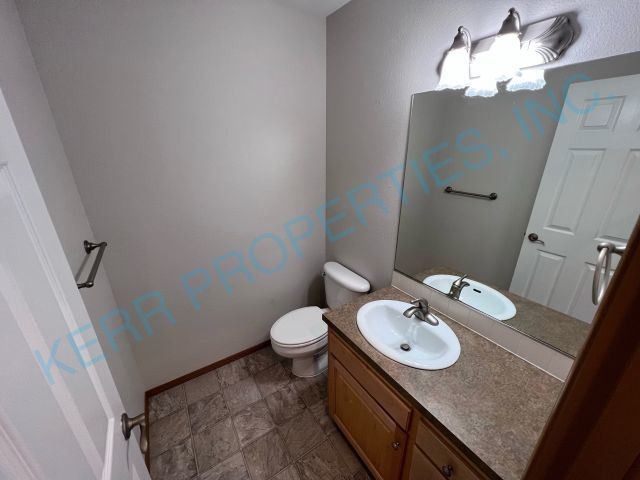 Building Photo - 781 SE Acacia Ln