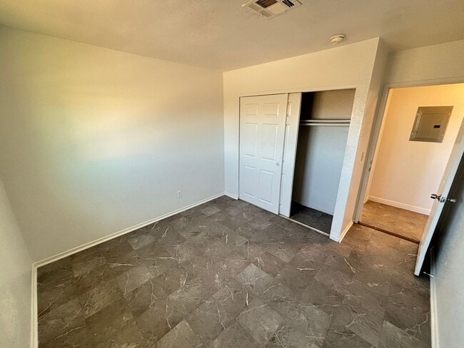 Building Photo - Charming 3Bed/1Bath apartment located in North Las Vegas— Enjoy Rent-Free Holidays!