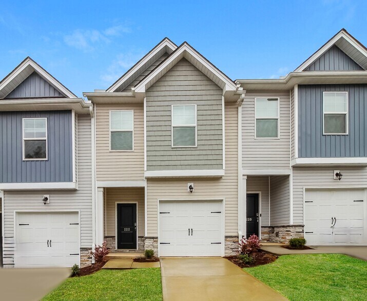 Primary Photo - 102 Norse Crk Dr