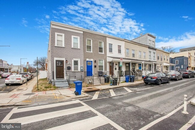 Building Photo - 702 19th St NE