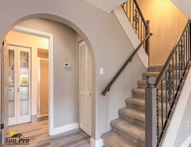 Building Photo - 2089 Oak Meadow Cir