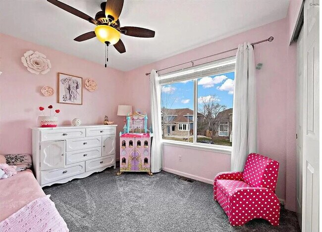 Building Photo - OMG this is a Stunning Large 5 BR House