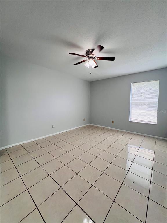 Building Photo - 4013 Dream Oak Pl