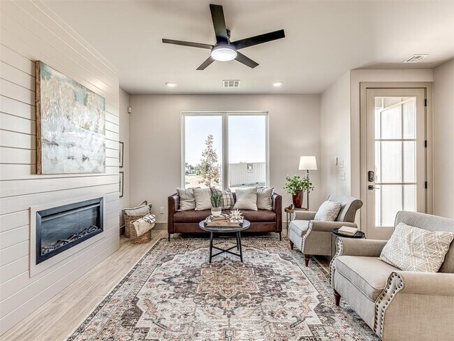 Building Photo - 2633 Crescent Ave