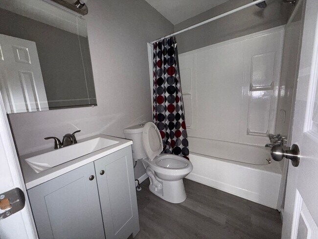 Building Photo - Beautiful Three-Bedroom Home In Baltimore