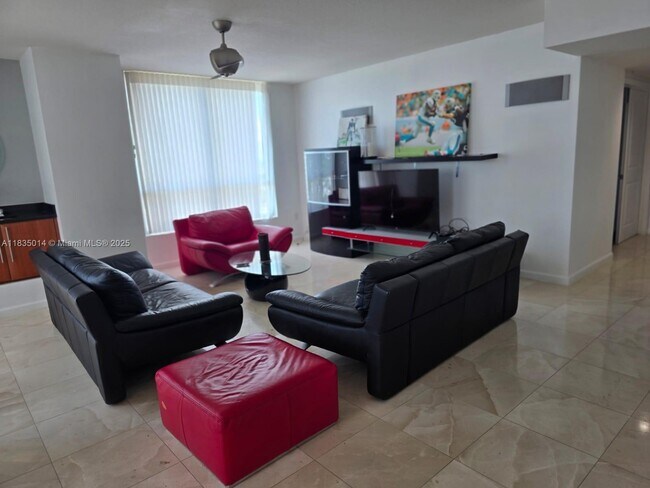 Building Photo - 610 W Las Olas Blvd