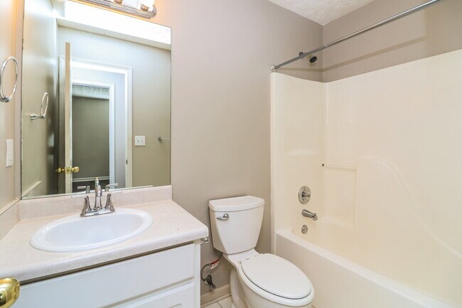 Building Photo - 36 Dewey Dr