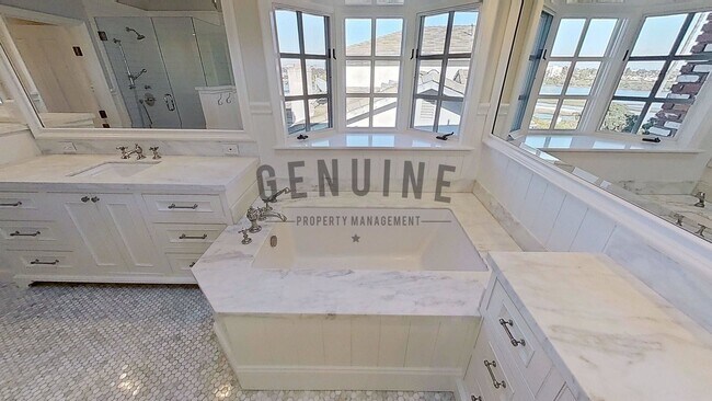 Building Photo - Beautiful Two-Level 5Bd 3.5Ba Home in Newport Beach