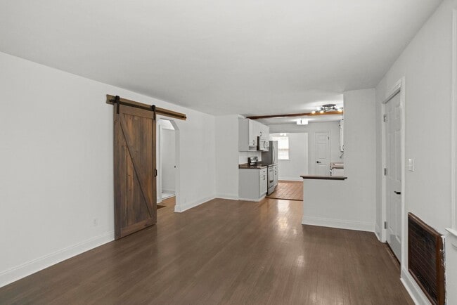 Building Photo - 1001 Horseshoe Dr
