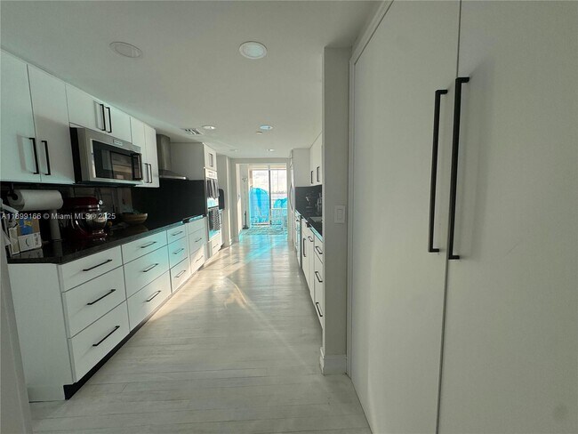 Building Photo - 11113 Biscayne Blvd