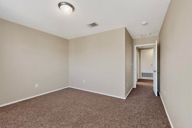 Building Photo - 11224 Dunlop Terrace