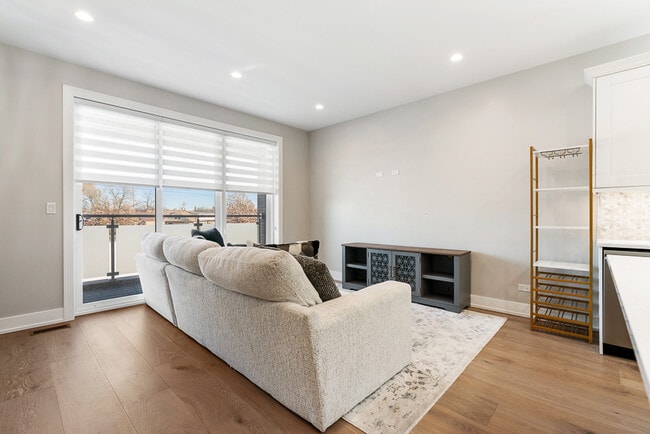 Building Photo - 5120 N Elston Ave