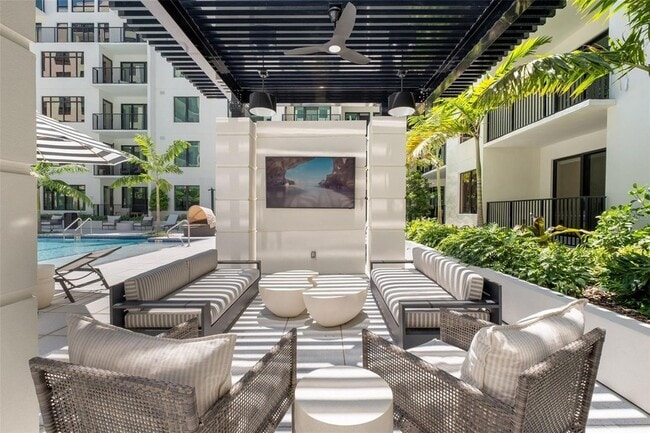 Building Photo - 1991 Main St