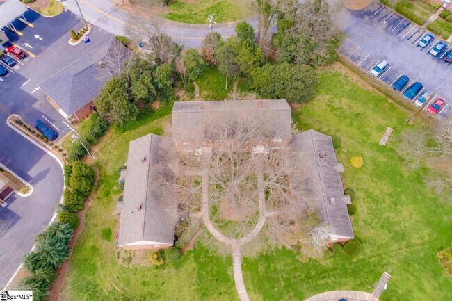 Building Photo - 600 University Ridge