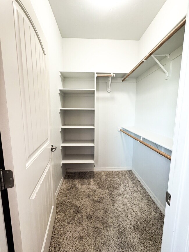 Building Photo - Spacious 4-Bed, 3-Bath Gem with 1804 Sq. F...